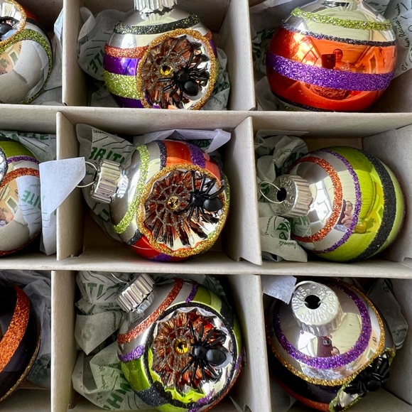 12 Halloween Radko Reflector Glass Ball Ornaments with Black Spiders Inside - Picture 12 of 12